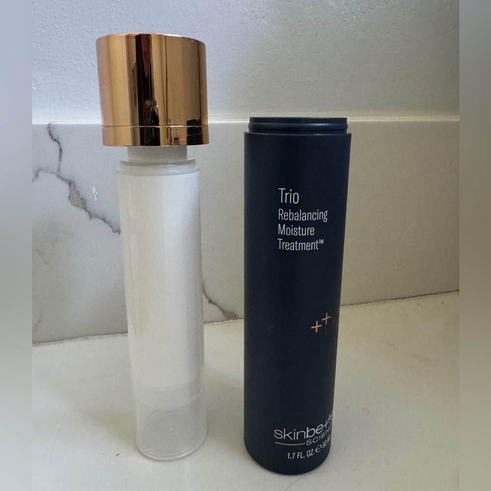 SkinBetter Science Trio Rebalancing Moisture Treatment - White and Gold